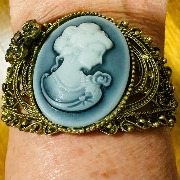 Cameo Bracelet Cuff Victorian Style - Picture 4 of 5